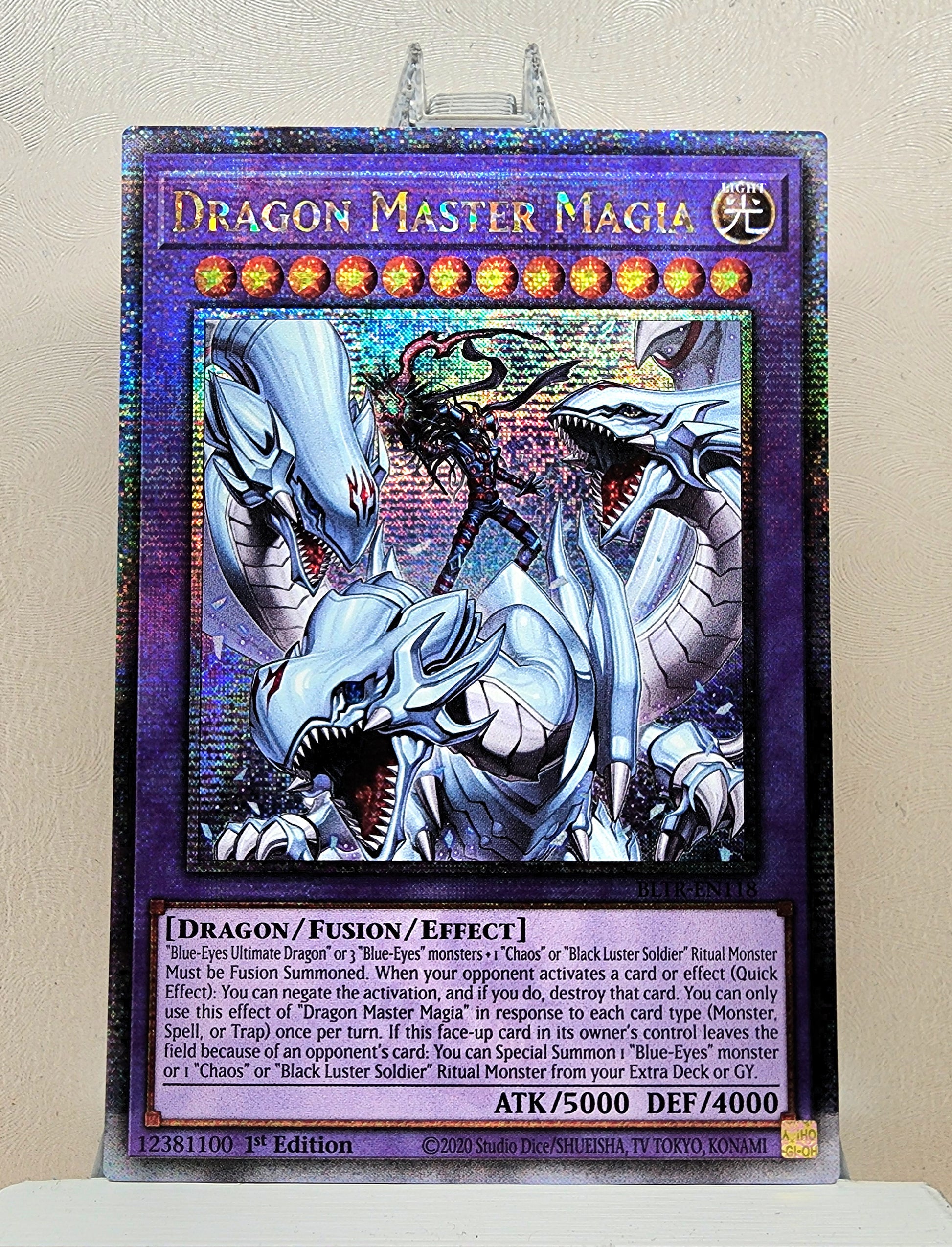 Yugioh! 1x Dragon Master Magia (BLTR - Quarter Century Secret Rare) 1s KAWAIII SUSHI Yugioh! 1x Dragon Master Magia (BLTR - Quarter Century Secret Rare) 1s KAWAIII SUSHI