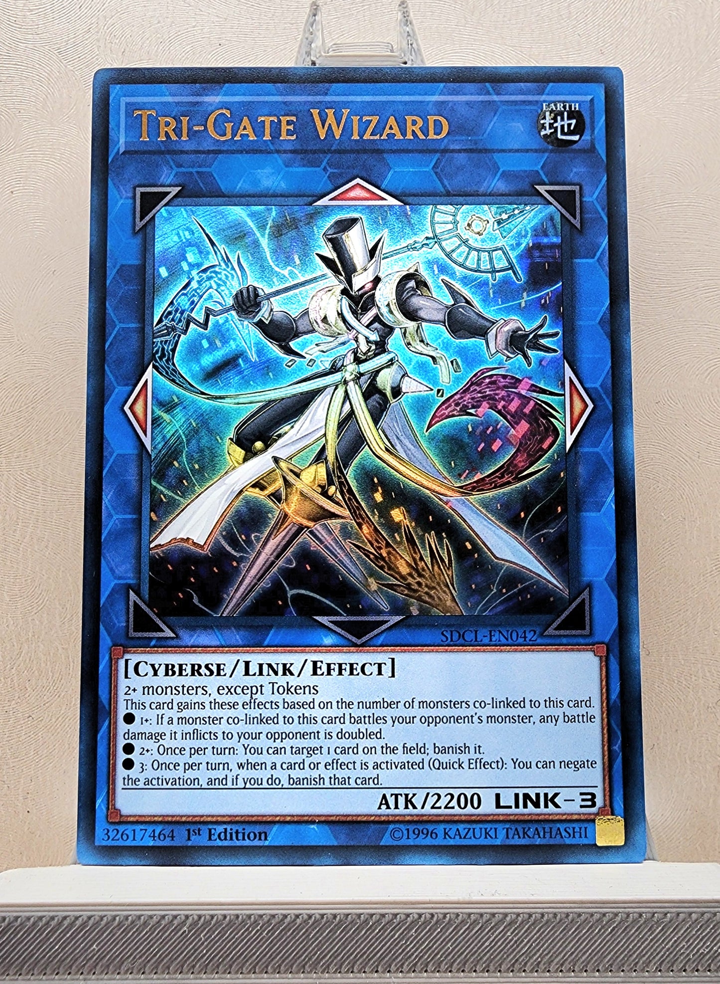 Yugioh! 1x Tri-Gate Wizard (SDCL - Ultra Rare) 1st Edition